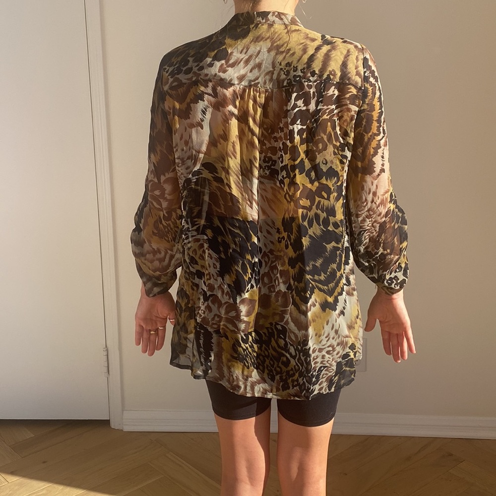 Elizabeth & James leopard Silk Top with Feathers - Picture 2 of 3